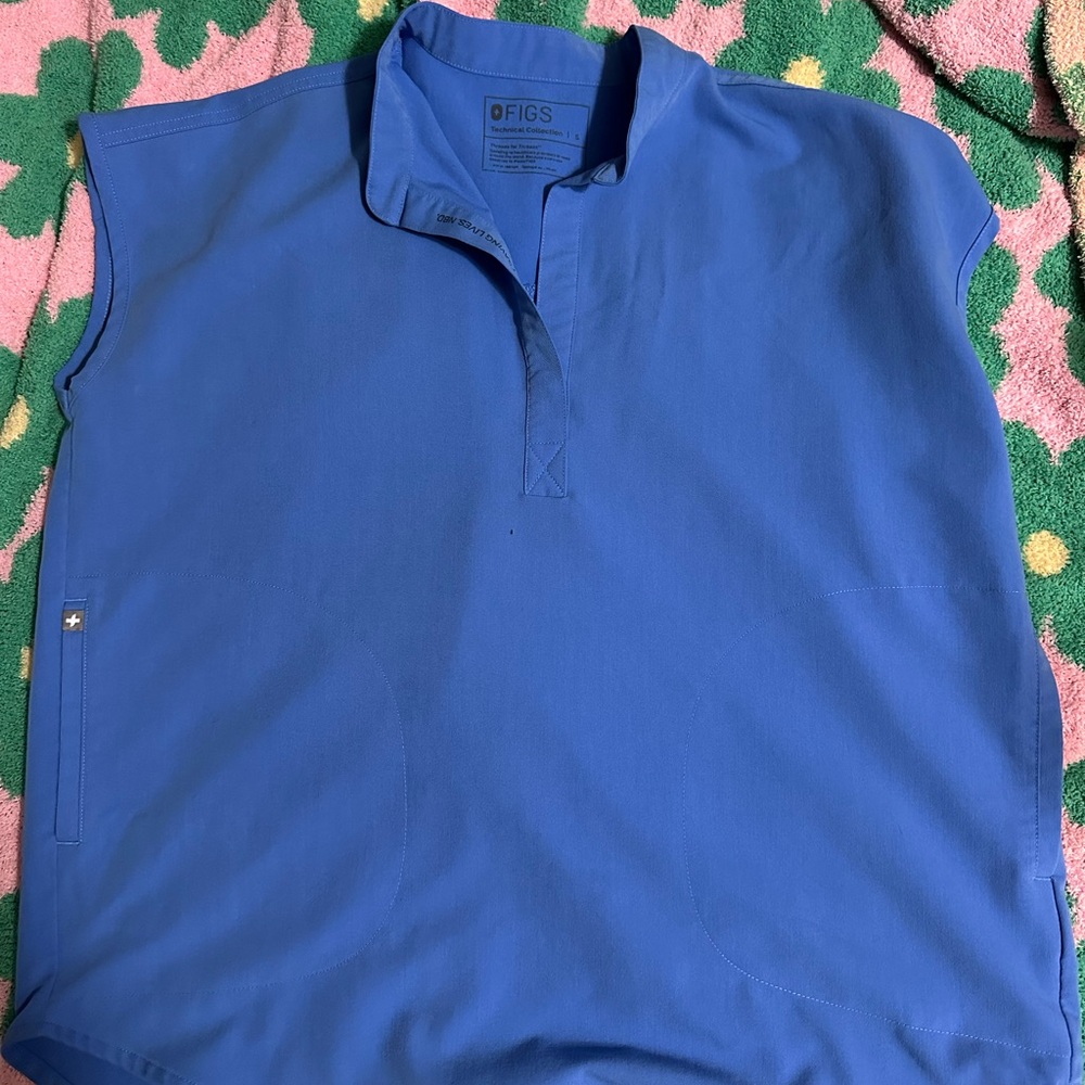 Blue figs scrub top
